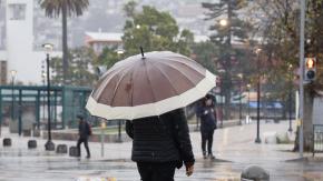 Probabilidad de precipitaciones para este miércoles y jueves en la RM: Dónde y cuánto lloverá en Santiago