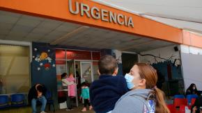 Fiebre alta, dolores intensos y “te bota”: Así puedes diferenciar a tiempo la Influenza A y B en niños con otros resfríos  