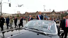 Así fue el recorrido del Presidente Kast en el Ford Galaxie hacia el Congreso para su primera Cuenta Pública