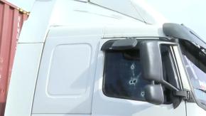 Roban y balean a camión durante robo en plena autopista