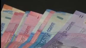 ¿Guarda su plata "bajo el colchón"? Uno de cada cinco chilenos aún lo hace