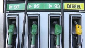 Este jueves se concretó inédita caída: ¿Seguirá bajando el precio de la bencina?
