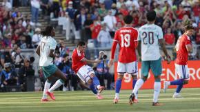 Polémica en el amistoso de Chile: Rafael Leão agrede a Iván Román y se van los dos expulsados