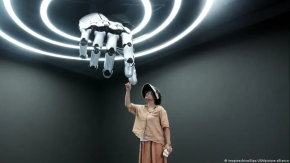 Casi el 50% de los jóvenes cree que el romance con la inteligencia artificial (IA) mejorará la felicidad