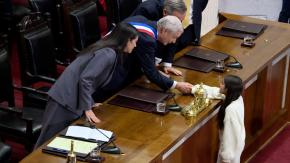 "Me dijo que sí podrían hacerlo": El pedido de niña de 11 años que le entregó carta al Presidente Kast en plena Cuenta Pública