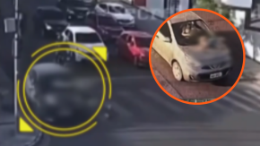 VIDEO | Bebé quedó atrapado en capó de auto tras atropello en Brasil: familia cruzaba por paseo peatonal