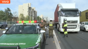 Persecución por camión robado con más de $55 millones en botellas de whisky termina con disparos y dos detenidos
