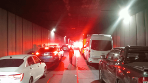 Suspenden tránsito en Túnel Lo Prado por incendio de vehículo: hay gran congestión