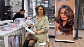 Cómo Lo Hizo María Bonita: Un acogedor salón de belleza