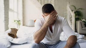 Los síntomas que hombres atribuyen a estrés o envejecimiento y que pueden ocultar otro diagnóstico: condición afecta el corazón y cerebro