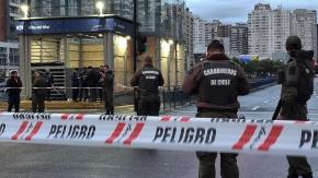 Una fallecida y dos detenidos: Qué se sabe de la colisión que terminó con un vehículo en las escaleras de estación EFE en Viña del Mar