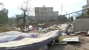 Cancha convertida en basural preocupa a vecinos de Conchalí