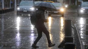 A qué hora comienza a llover este SÁBADO en Santiago 