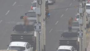 Prisión preventiva contra sujeto que bailó desnudo sobre autos en Iquique: Había sido expulsado de Chile en 2023