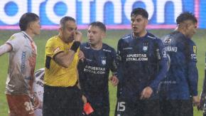 "Movimiento brusco...": Esto dice el informe arbitral de Héctor Jona por expulsión a jugador de Huachipato
