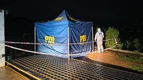 Mujer muere en condominio de Limache tras desplome de portón: revisaba desperfecto y le cayó encima
