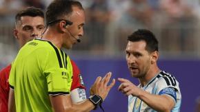 "¡A mí háblame bien!": Árbitro del Argentina-Suiza en el Mundial revela qué le dijo Lionel Messi