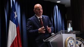 Oposición sale en defensa de ministros de Kast tras críticas de embajador de EE.UU. por dichos sobre aranceles
