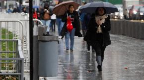 Los tres pulsos de lluvia que se esperan para Santiago este viernes