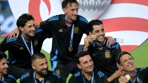 Trabajó en Chile, fue parte de la "Generación Dorada" y ahora puede ser campeón en el Mundial con Argentina