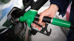 Petróleo se dispara más de un 3% ante las nuevas hostilidades en el estrecho de Ormuz