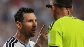 El tenso diálogo entre Messi y árbitro en partido de Argentina ante Suiza: Esto le dijo "La Pulga"