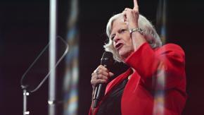 Exministra británica fue hallada muerta en su casa cuando estaba a minutos de dar una entrevista en TV 