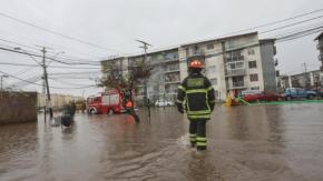 Por intenso temporal: bomberos acuartelados en Santiago