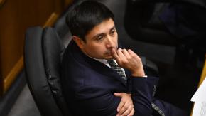 Caso Calisto: exasesores del parlamentario rebajan medida cautelar a firma mensual y senador acusa una "investigación sesgada" 