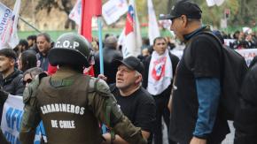 Reportan incidentes en la Alameda por manifestación de Confusam frente a La Moneda