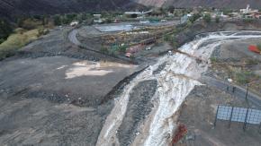 Buscan a mujer que estaba desaparecida tras avalancha de nieve en Alto del Carmen: su padre fue rescatado