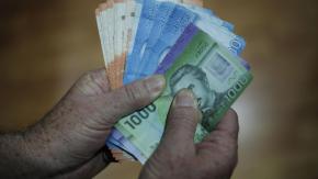 Cómo recuperar los billetes mojados o humedecidos por la lluvia del sistema frontal: así puedes secarlos o cambiarlos