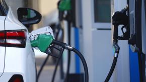 Gobierno anuncia nueva baja de hasta $150 en el precio de los combustibles