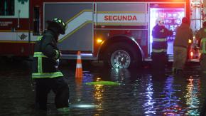 Bombero termina con hipotermia tras rescatar a dos adultos mayores en Punitaqui