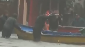 Sistema frontal: Vecinos de Penco evacúan en bote 