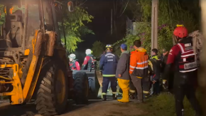 Buscan a tres bomberos arrastrados por Río Elqui: Realizaban labores de rescate