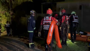 Rescatan a los cinco bomberos arrastrados por Río Elqui