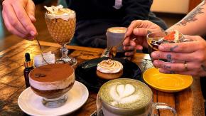 “Ruta de cafeterías veganas" en Chile para este invierno: más de 30 opciones con ofertas exclusivas