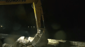 Funcionario operaba maquinaria: un herido por trabajos que causaron socavón en Algarrobo