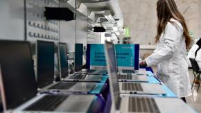 Comienza entrega de Beca TIC 2026: Qué estudiantes reciben el computador gratis 