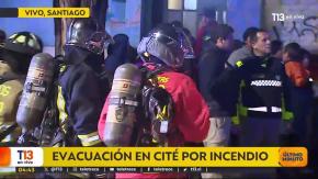 Bomberos combate incendio en un cité: residentes fueron evacuados 