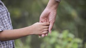 Investigan posible caso de canibalismo de madre a su hijo en Australia: cuerpo del niño tenía "graves" lesiones en un brazo