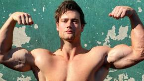 Muere famoso influencer, Connor Murphy, tras ahogarse en Tailandia: minutos antes habría arrancado de la policía