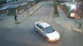 Hombre disparó contra vehículo e hirió gravemente a dos adultos: En el auto viajaba niño de 7 años