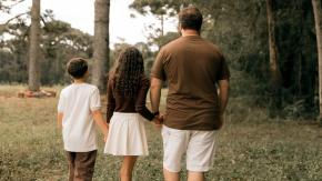 Hombre recibirá millonaria indemnización de su expareja tras enterarse que no era el padre de "sus mellizos"