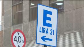 Delincuentes destruyen autos y roban computadores en estacionamientos privados del centro de Santiago