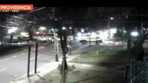 Desconocidos asaltan tienda de ropa y disparan contra inspectores municipales en Providencia