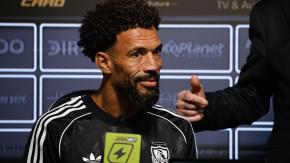 "Fui campeón más de dos veces...": El curioso momento que vivió Vozinha en su presentación en Colo-Colo 