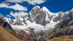 Chileno muere mientras escalaba el Nevado Huascarán en Perú: se habría precipitado desde 900 metros