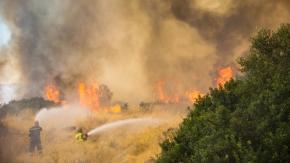 Un alcalde y otras dos personas detenidas por el incendio cerca de Atenas: arriesgan más de diez años de cárcel 
